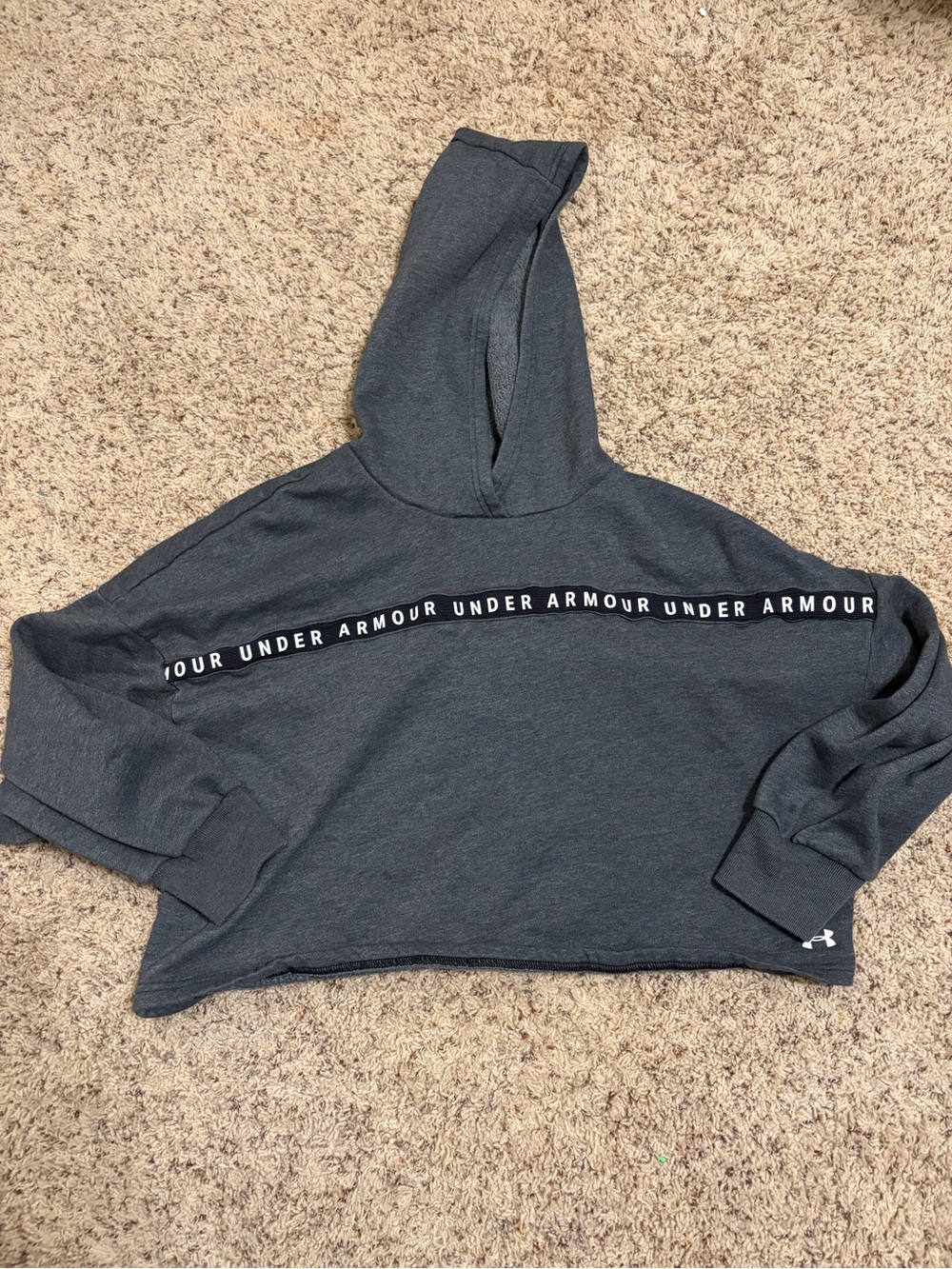 Under Armour Black and Charcoal Gray Fleece Cropped Hoodie